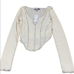 Super cute V cut Trendy Urban Outfitters long sleeve Tee